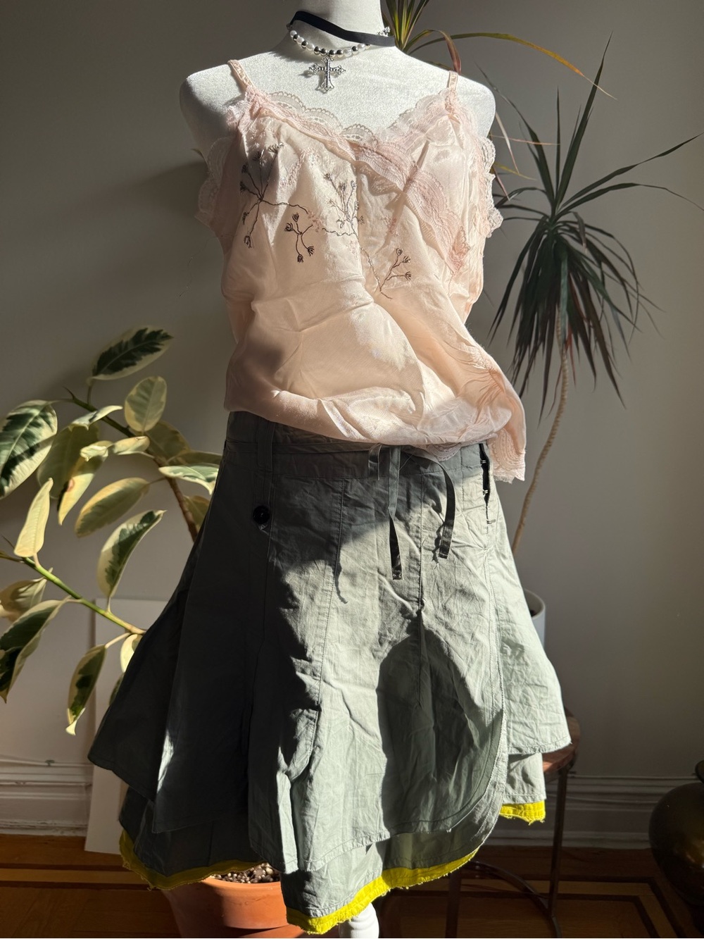 Y2k artsy Japanese inspired structured skirt. Size S